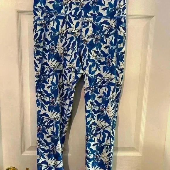 Gottex leggings. Blue and white floral pattern. Medium . 2 pockets. - Picture 1 of 4